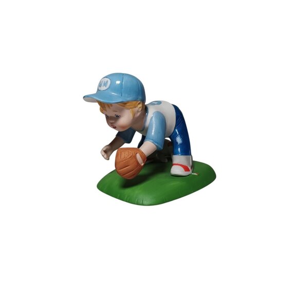 VTG U.N. Children Jennifer from U.S.A. Figurine Soft Ball Baseball Player 1980 - Picture 6 of 7